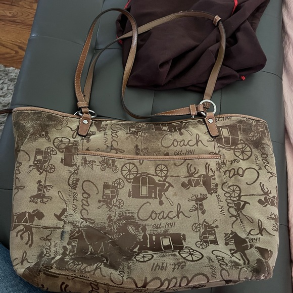 Super cute and big one of my favorite bags ever from coach! - Picture 6 of 6